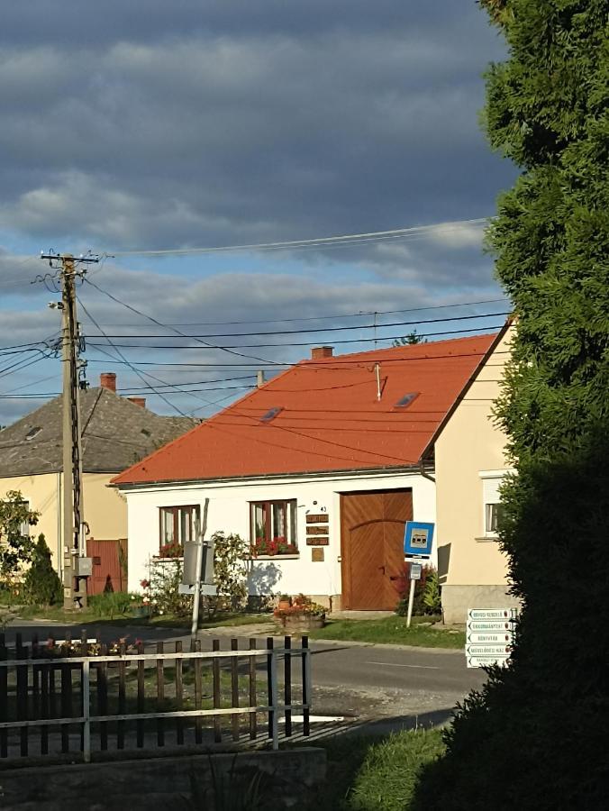 Apartament Bozsoki Piheno Zewnętrze zdjęcie